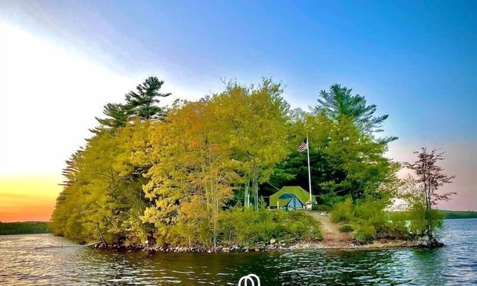 Monmouth Station Balnéaire | Island Tent Overlook in Maine