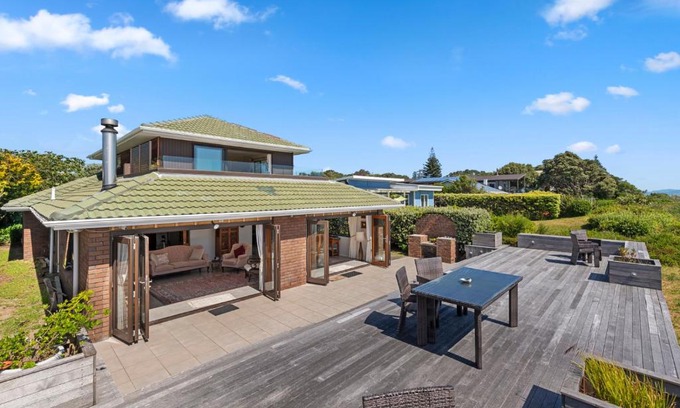 Paraparaumu Beach Maison | Island View Beach House - Paraparaumu Beach Home