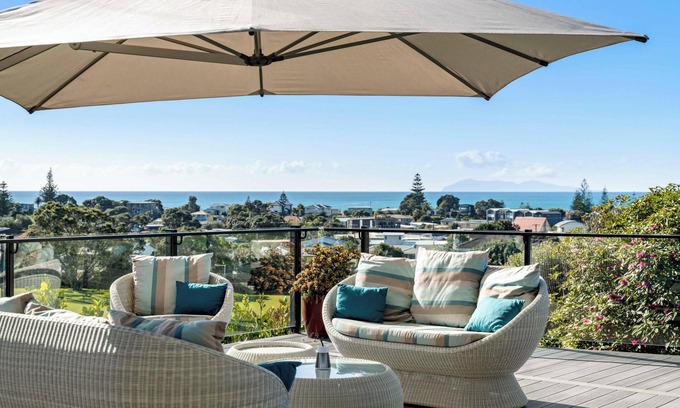 Waihi Beach Maison | Island Views - Waihi Beach Holiday Home