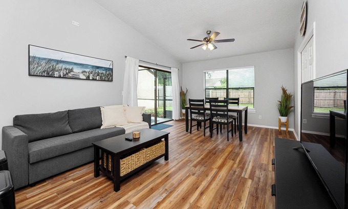 Southside Maison | Islander Oasis: 2 Bed/1 Bath Cottage Retreat - Pet-friendly!