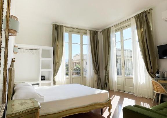 Messina Lit Et Petit-Déjeuner | ISOLA - Smart ApartHotel