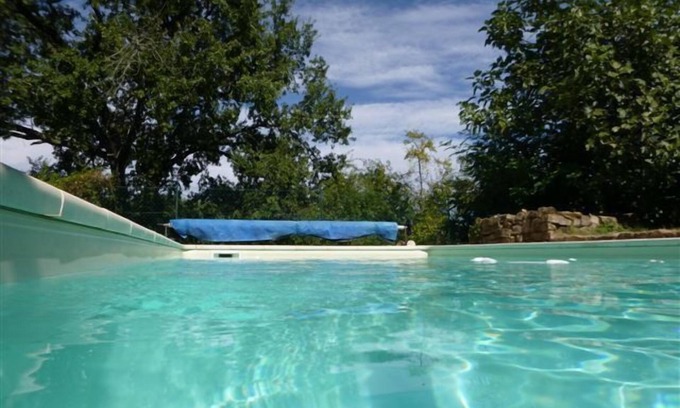 Saint-Antonin Noble Val Maison | maison isolée, piscine chauffée, au calme d'une propriété de bois et prairies
