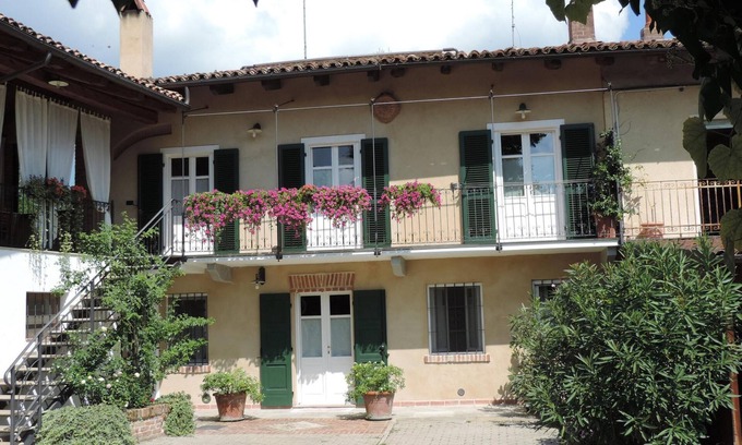 Cocconato Appartement | Isolé avec terrasse et jardin entre l'art roman, le calme, la nature,