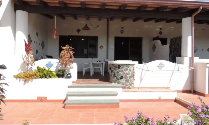 Pianoconte Appartement | Charming 1-bedroom apartment with WiFi, AC in lovely Lipari