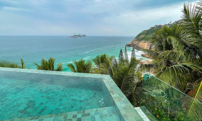 Joatinga Maison | It is located in a stunning and privileged setting on Joatinga beach.