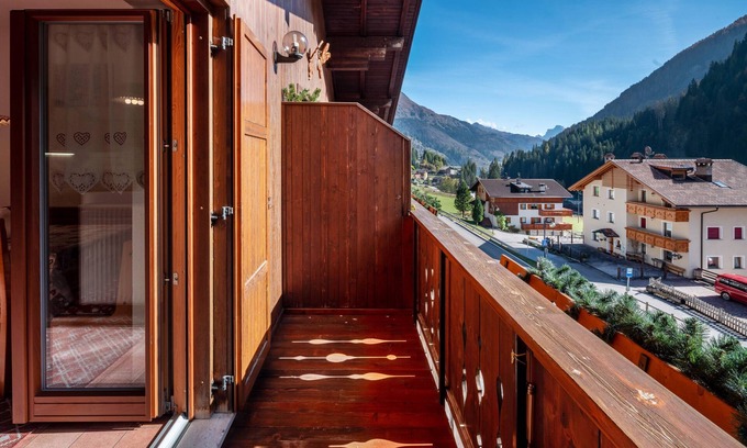Alfauro Appartement | Apartment 'Dolomiti' with Mountain View, Private Terrace and Wi-Fi