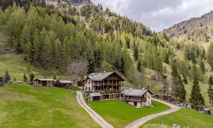 Livinallongo del Col di Lana Chalet De Ski | Chalet Dolomites: Ski&Spa Deluxe - Chalet Dolomites Luxe: Spa & Pools
