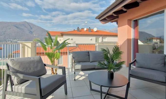 Maccagno Appartement | Stunning penthouse apartment, pool, jacuzzi, lake views, WIFI