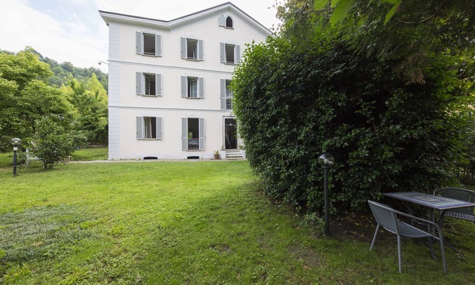 Maccagno Villa | Appartement vue jardin