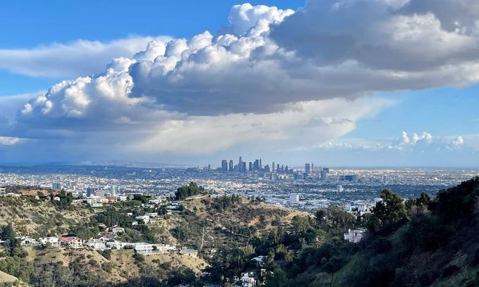 Hollywood Hills West Appartement | JETLINER VIEWS IN THE HOLLYWOOD HILLS