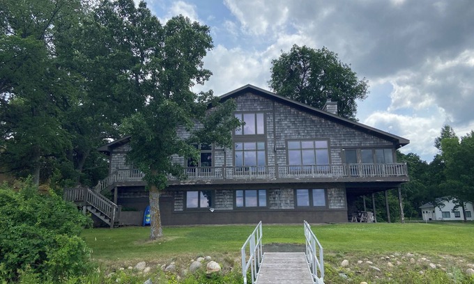 Battle Lake Maison | Luxe sur West Battle Lake - 5BR / 3BA et animaux acceptés! 12 couchages.