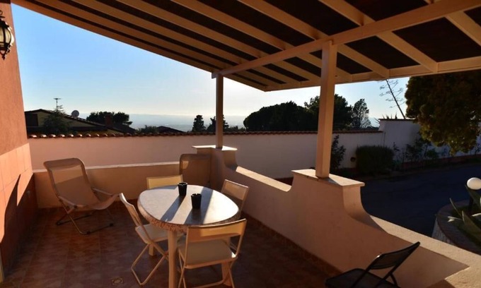 Villaggio del Pino-Le Ginestre Maison | Villa Cinzia - Appartamento con Vista Giardino