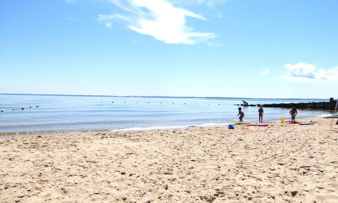 Mattituck Cottage | Tout est à propos de la plage! 2BR + Loft ~ Étapes de la plage privée Deeded Bay Beach