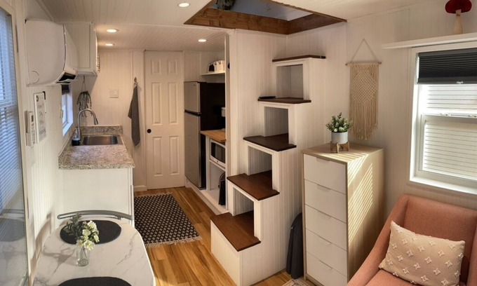 North Shoal Creek Maison | Itty Bitty City Hideaway
