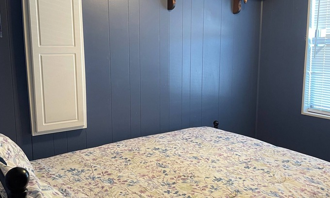 Blaine County Maison | IV Rozes Ranch Charming 3-bedroom country house with AC and WiFi in Longdale.
