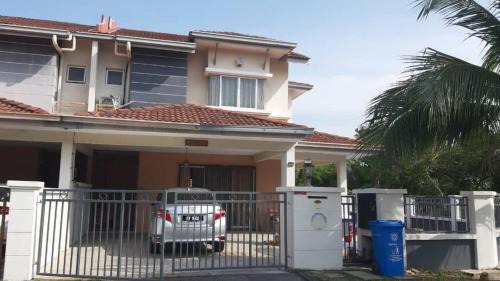 Shah Alam Maison | Izzahrah 4Rooms Shah Alam