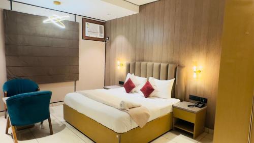 Jangpura Hôtel | J Residency Near Nizamuddin Railway Station