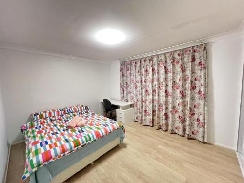 Baulkham Hills Maison | J Room