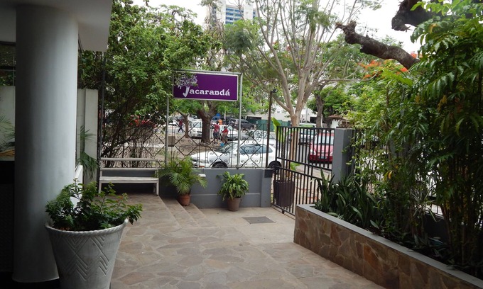 Polana Cimento A Maison | Jacaranda Guesthouse