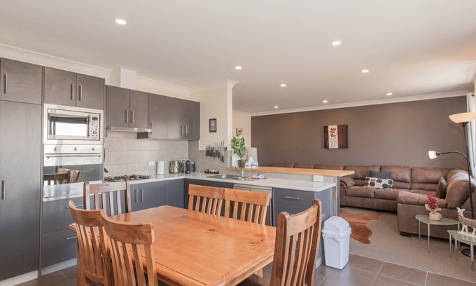 Jindabyne Maison | Jackson Hole 3 - 3/123 Gippsland Street