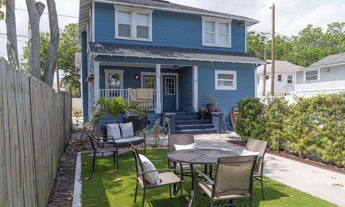 Historic Uptown Appartement | Jackson St Blues Urban Oasis in Historic Uptown St Petersburg FL