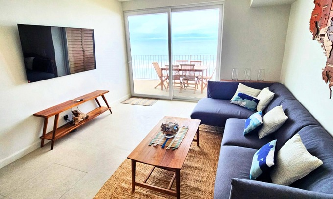 Jaco Copropriété | Jaco Beachfront Oasis 2-bedroom condo on Jaco Beach with AC, fitness room, WiFi