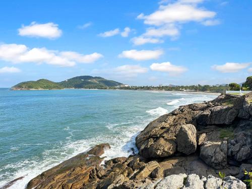 Guaruja Maison | Jacuzzi - 200m da Praia - Churrasqueira - 4 Suítes