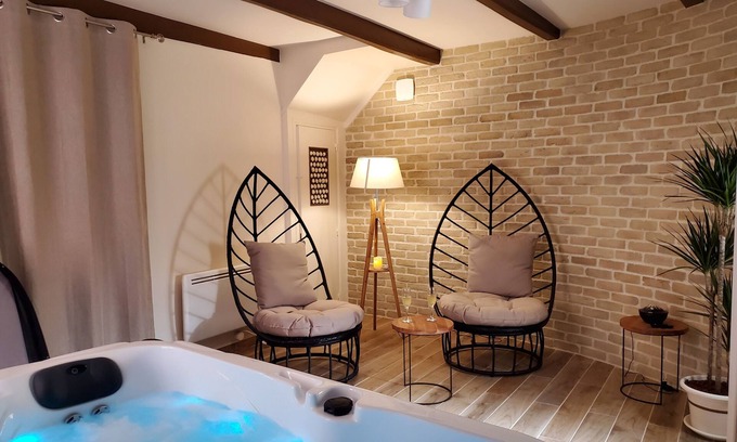 Flaviac Maison | Jacuzzi privatif dans maison de village au calme