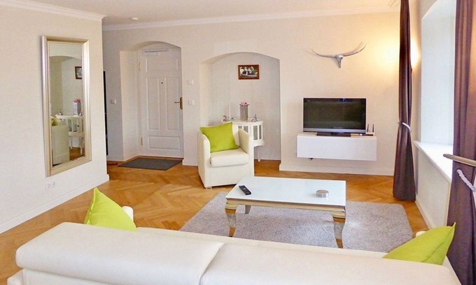 Hohen Niendorf Appartement | Jagdschloss WE 1: comfortable and high-quality furnished 2-room apartment