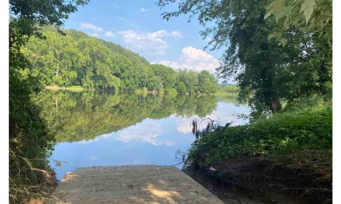 Schuyler Maison | James river Access Buckingham County Cabin