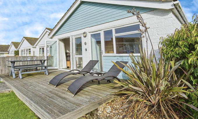 Yarmouth Maison | Jamestown 2 - a bungalow that sleeps 6 guests in 3 bedrooms