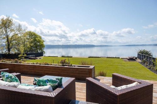 Ngongotaha Maison | Jandals & Joy Lakefront Retreat