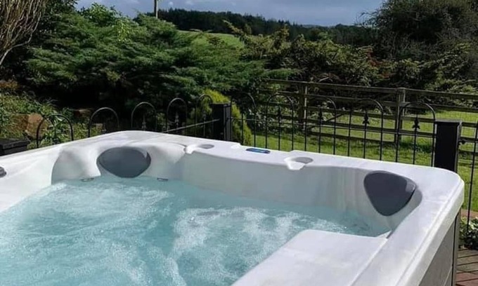 Thornhill Appartement | Jane Welsh Cottage - a cottage that sleeps 4 guests in 2 bedrooms