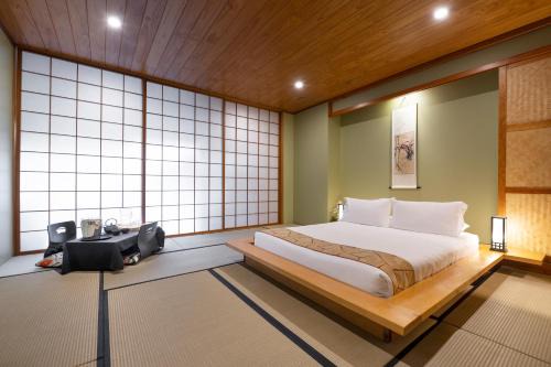 Montrose Hôtel | Japanese Mountain Retreat Mineral Springs & Spa
