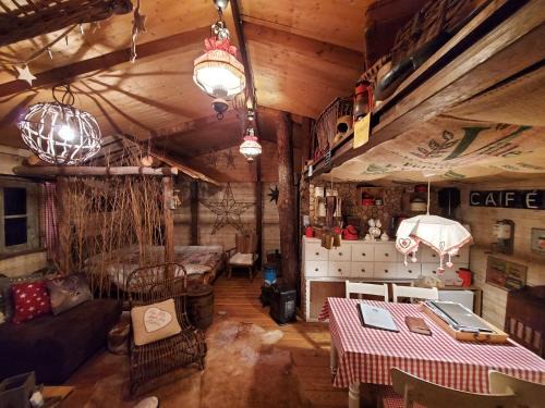 Gesves Lit Et Petit-Déjeuner | Jardin Rêveur la cabane La tête dans les étoiles