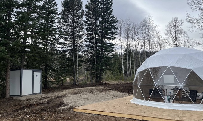 Hinton Location De VR | Jasper Gateway Glamping, Dome #3