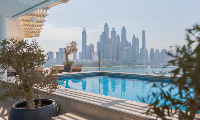 Palm Jumeirah Appartement | Jaw-dropping 3BR w/ Pvt Pool & Sea View FIVE palm