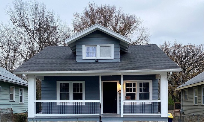 Kansas City Maison | Jazzy Charmer located in the Heart of Kansas City, MO., & Close To Everything KC