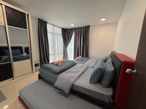 Taman Century Appartement | JB 1min walk to KSL Mall 5-7Pax Bathtub SmartTV