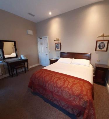 Kilkenny City Centre Maison | JBs Bar & Guest Accommodation