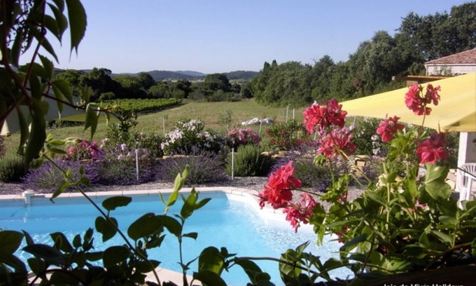 Saint-Jean-de-Crieulon Maison | 2 chambres, 2 salles de bain, piscine privée, jardin et vue sur le vignoble - Bliss!