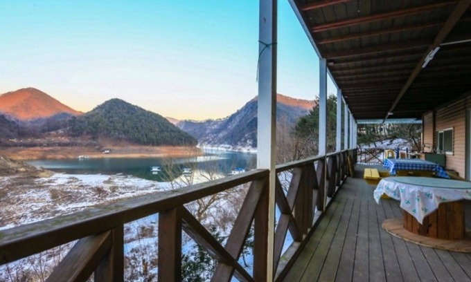 Jecheon Maison | Jecheon Noksuwa Cheongsanuijip Pension