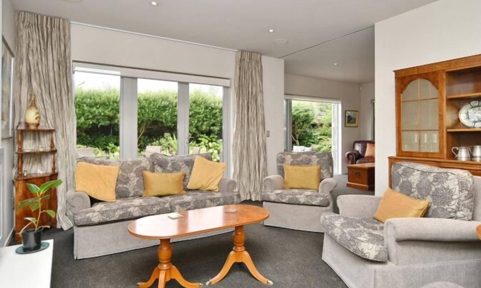 Christchurch Maison | Leinster Villa - Leinster Villa: Spacious two bedroom apartment