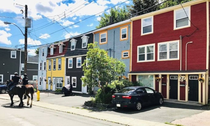 Downtown St. John's Maison | Jellybean Dream 1st floor apt: driveway, no stairs, 3 bedrooms & close to park