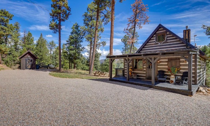 Jemez Springs Maison | Jemez Springs Cabin with Stunning Mtn Views!