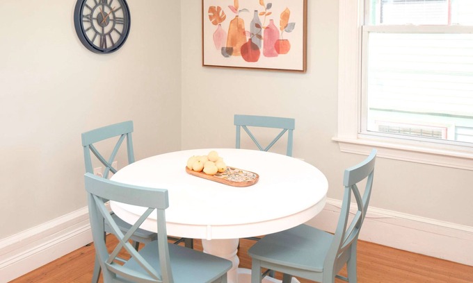 Wayland Appartement | Jennifer's College Hill Apartment Close to Everything