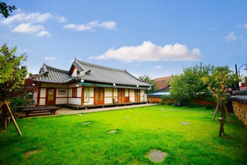Jeonju Maison | Jeonju Jiudang Hanok Stay