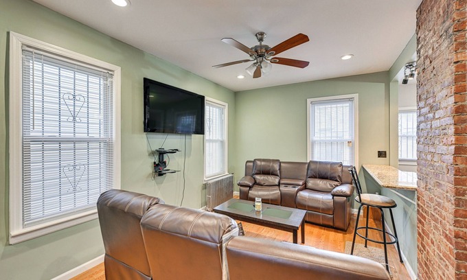 Greenville Appartement | Jersey City Apartment w/ Game Room: 7 Mi to NYC!