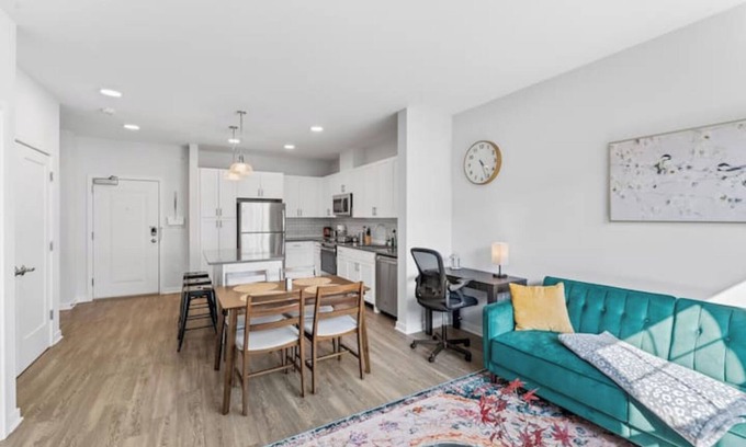 West Side Appartement | Jersey City's Best: Deluxe Condo 15 Minutes to NYC