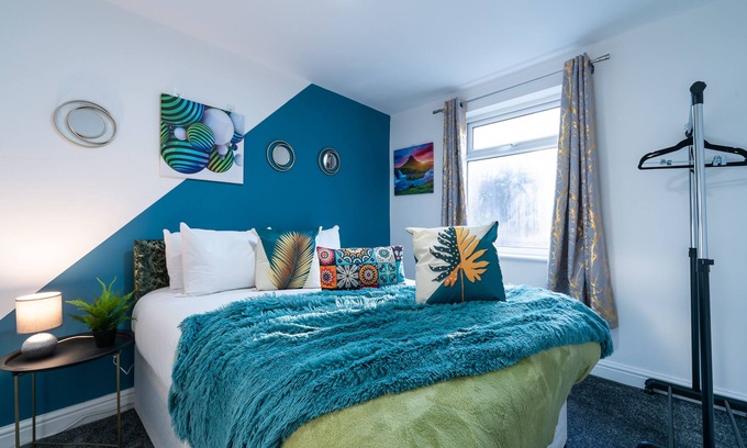 Hull Maison | Jesouth Homey 5 Bedrooms 9 Beds - Contractors - Leisure